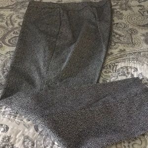 Very nice slacks worn only one in excellent condition.